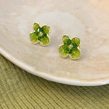 Naušnice: cvjetni, geometrijski dizajn; Materijal: legura; Obrada: elektroplatiranje; Za žene