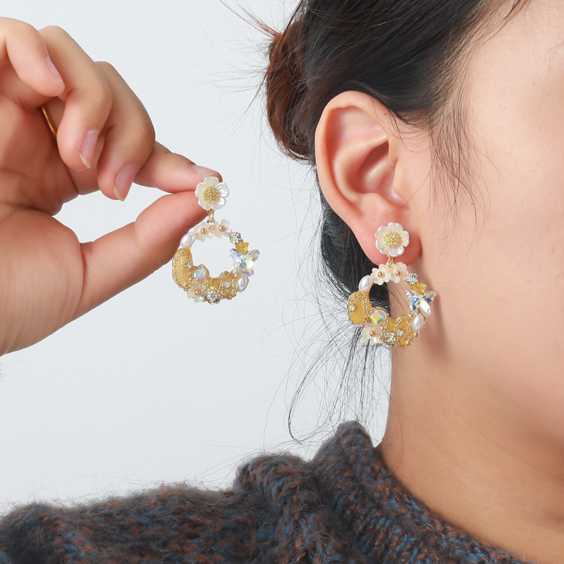 Virágos pillangó fülbevaló gyémántbevonattal, cinkötvözet alap, 925-ös ezüst tű