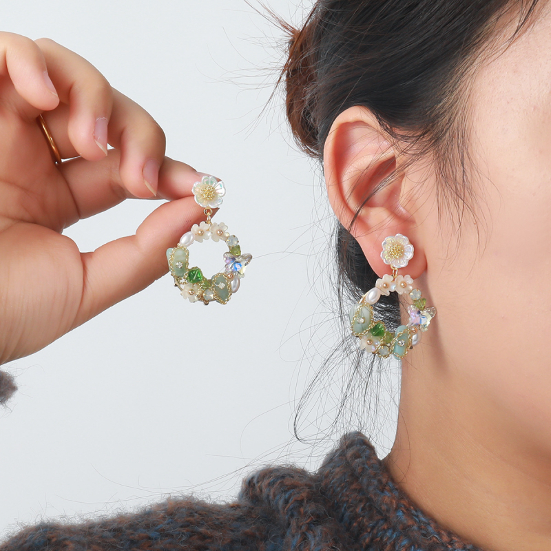 Virágos pillangó fülbevaló gyémántbevonattal, cinkötvözet alap, 925-ös ezüst tű