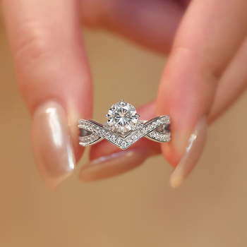 Moissanite gyűrű ezüstös bevonattal, V-alakú vonal, 1 karát, 8 szív 8 nyíl, nőknek