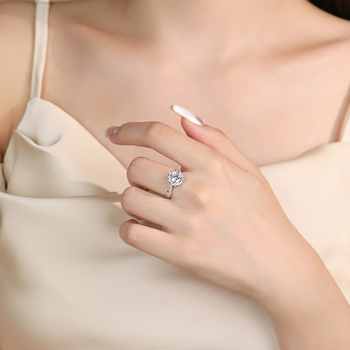 Damila S925 hõbedane sõrmus päevalille Moissanite'iga, Moissanite kivi, kerge luksus stiil