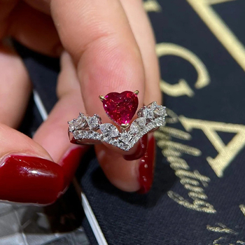 Koronás és szív alakú gyűrű | Anyag: Réz; Kezelés: Gyémánt; Stílus: Könnyű luxus