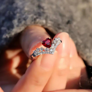 Koronás és szív alakú gyűrű | Anyag: Réz; Kezelés: Gyémánt; Stílus: Könnyű luxus