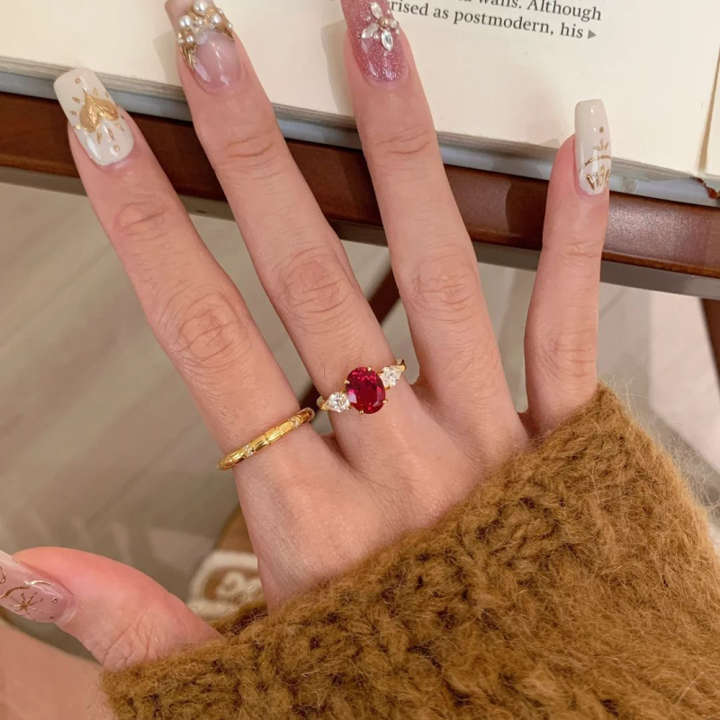 Baojiali háromkő gyűrű, szintetikus rubin, réz bevonattal, geometriai dizájn, gyémántos felület, nőknek szánt kézre való ékszer
