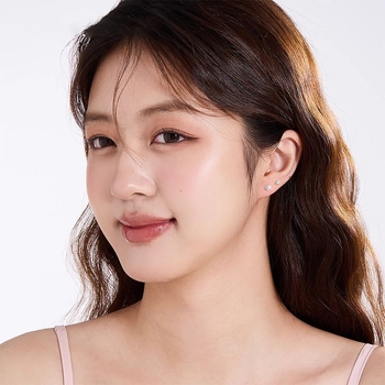 Titánium acélból készült fülbevaló, kerek fejű diamant-szerű dizájn, női elegáns stílus, alvás közben is viselhető (Anyag: titán acél; Feldolgozás: elektroplakálás; Forma: kerek fej; Stílus: városi divat; Célközönség: nők)