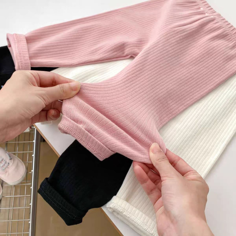 Két darabos gyerek otthoni készlet – Derong poliészter 95% – lágy kezelés, meleg mindennapi viselet 3–8 éveseknek, tél-tavasz-ősz szezon