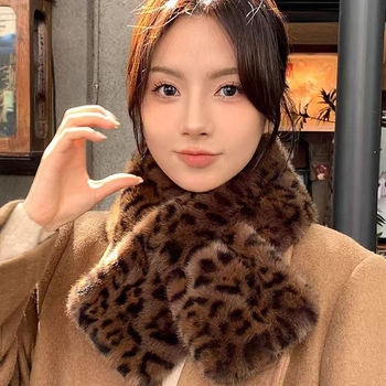 Moterų dirbtinės kailio šalikų ir kepurės komplektas su leopardiniu raštu žiemai