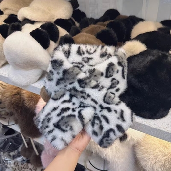 Moterų dirbtinės kailio šalikų ir kepurės komplektas su leopardiniu raštu žiemai