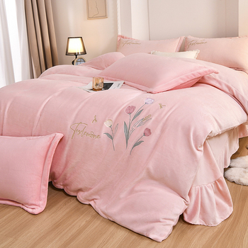 Flanelės patalynės komplektas iš keturių dalių, su siuvinėjimu ir aktyviuoju spaudinimu