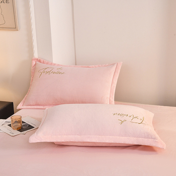 Flanelės patalynės komplektas iš keturių dalių, su siuvinėjimu ir aktyviuoju spaudinimu