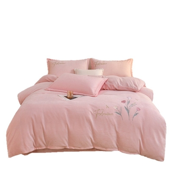 Flanelės patalynės komplektas iš keturių dalių, su siuvinėjimu ir aktyviuoju spaudinimu