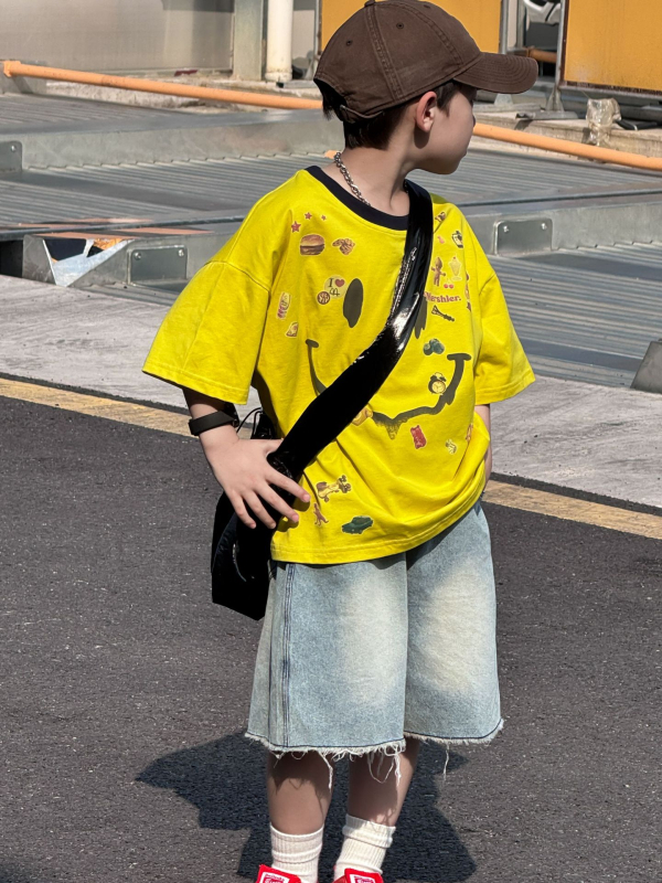 Dječji T‑shirt s digitalnim printom nasmijanog lika na pamuku, okrugli izrez, kratki rukavi, odvlaživanje vlage.