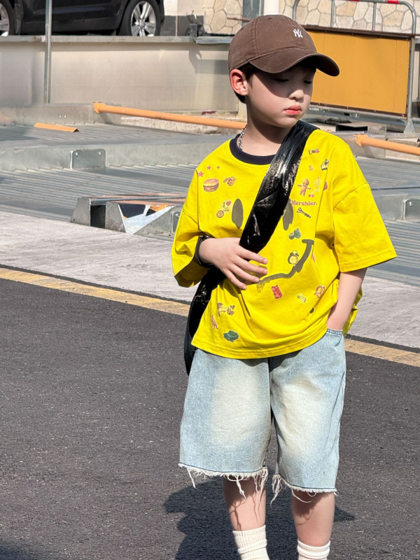 Dječji T‑shirt s digitalnim printom nasmijanog lika na pamuku, okrugli izrez, kratki rukavi, odvlaživanje vlage.