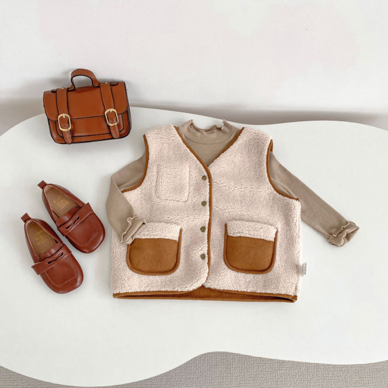 Dječja zimska vest, casual stil, otvoreni prednji dio, debeli poliesterski materijal s poliester podstavom, zatvaranje jednim redom gumba, za uzrast 1–3 godine