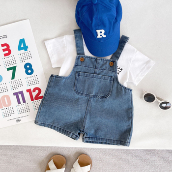 Kūdikių džininis komplektas su šortais ir petnešėlėmis - Korėjos stiliaus, 95% medvilnė, raidžių raštas, pavasaris 2025, unisex