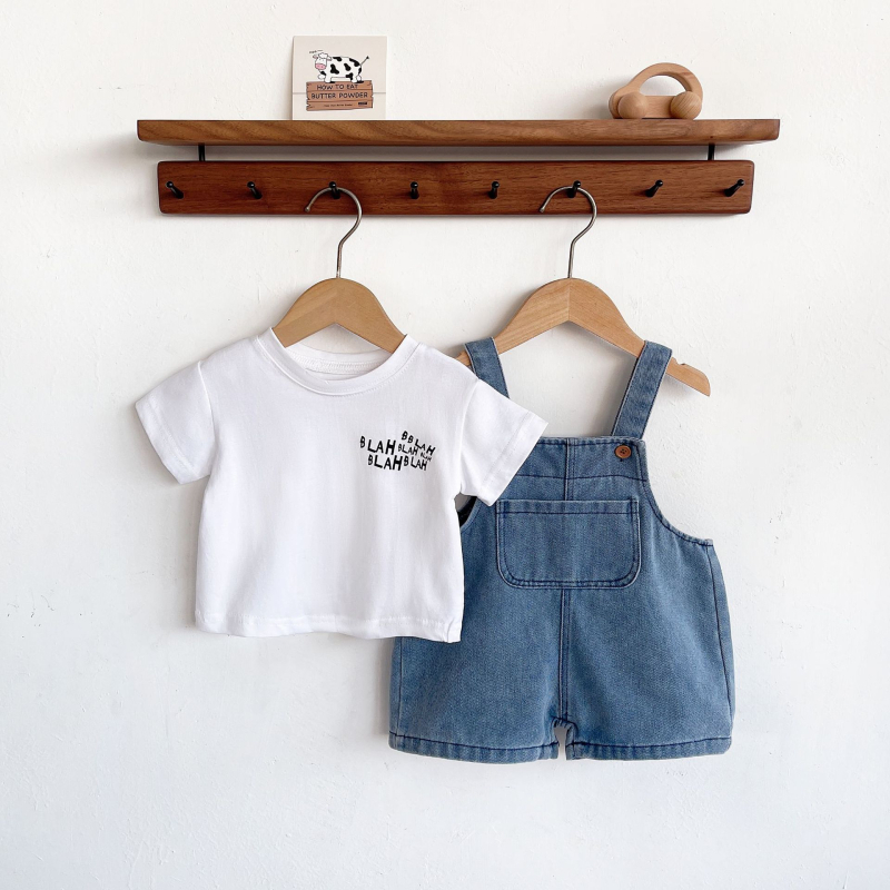 Kūdikių džininis komplektas su šortais ir petnešėlėmis - Korėjos stiliaus, 95% medvilnė, raidžių raštas, pavasaris 2025, unisex