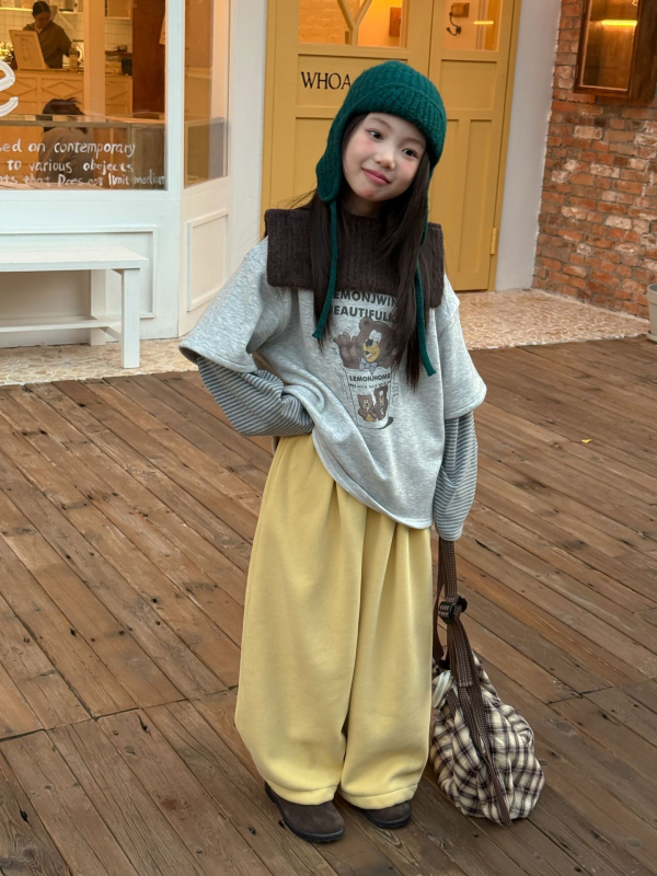 Lányoknak készült fleece pulóver, medve minta, hamis két darabos dizájn, téli melegség, koreai stílus, 80% poliészter, lágyított felület, hosszú ujjú, kapucni nélkül, 8 évesnél idősebb gyerekeknek.