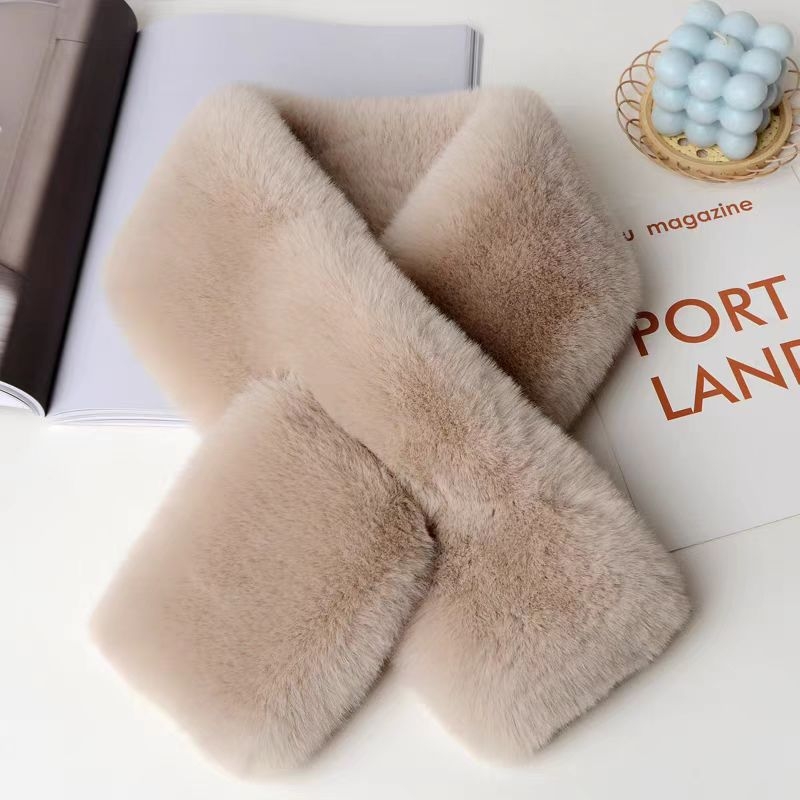 Moterų dirbtinio kailio šalikų ir skrybėlės komplektas su leopardiniu raštu – žieminis kaklo apsivyniojimas