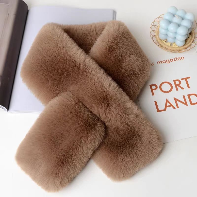 Moterų dirbtinio kailio šalikų ir skrybėlės komplektas su leopardiniu raštu – žieminis kaklo apsivyniojimas