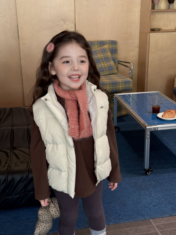 Gyerekeknek szóló pehelymellény, koreai stílus, 86–90% pehely, külső anyag nylon, bélés poliészter