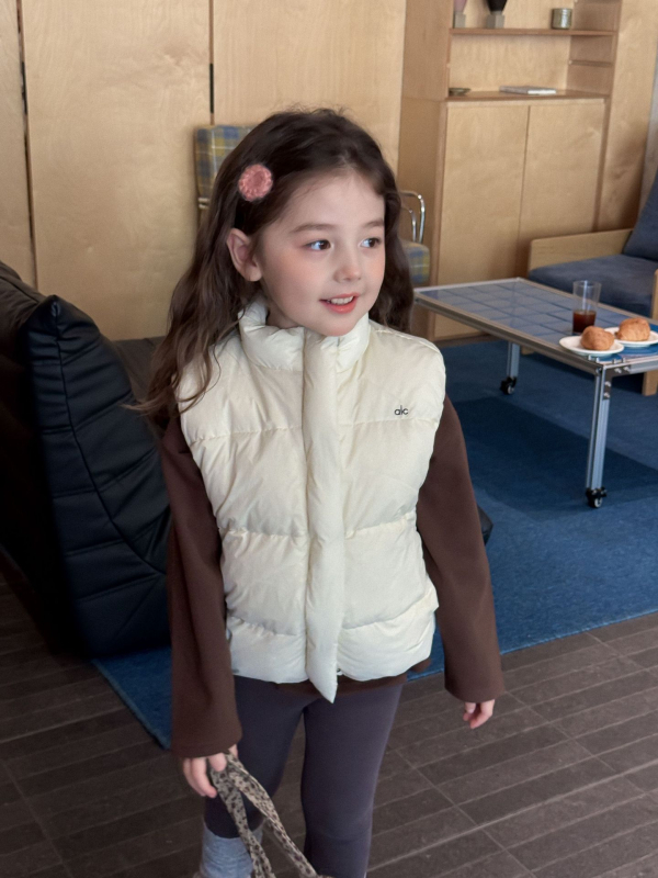 Gyerekeknek szóló pehelymellény, koreai stílus, 86–90% pehely, külső anyag nylon, bélés poliészter