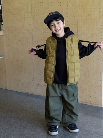 Laste vest talveks, Korea stiilis kardigan, ees lukuga, kapuutsita, ühetone muster, täidis: 80–90% goose down, polüester 95%, sobib 3–8-aastastele