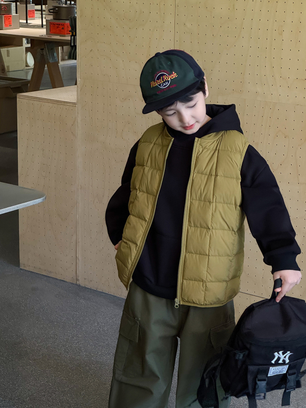 Laste vest talveks, Korea stiilis kardigan, ees lukuga, kapuutsita, ühetone muster, täidis: 80–90% goose down, polüester 95%, sobib 3–8-aastastele