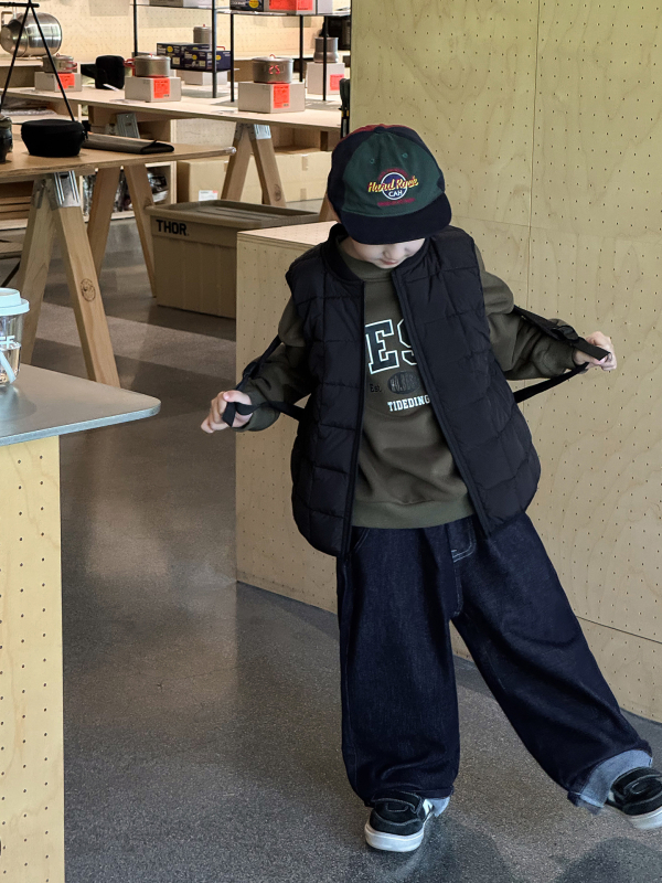 Laste vest talveks, Korea stiilis kardigan, ees lukuga, kapuutsita, ühetone muster, täidis: 80–90% goose down, polüester 95%, sobib 3–8-aastastele