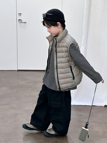 Gyerekek pufos mellény, kacsa tollal töltött, 81-85%, külső nylon anyag, ujj nélküli, cipzárral, koreai stílus