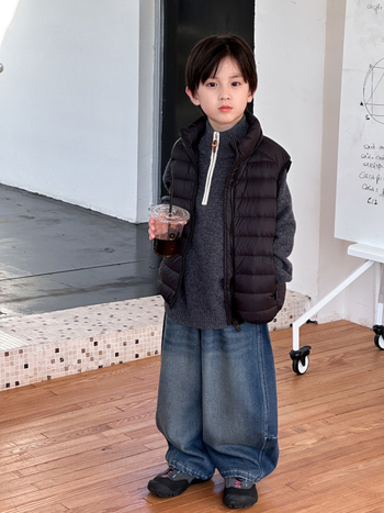 Gyerekek pufos mellény, kacsa tollal töltött, 81-85%, külső nylon anyag, ujj nélküli, cipzárral, koreai stílus