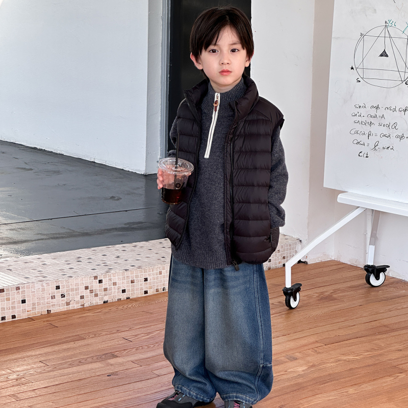 Gyerekek pufos mellény, kacsa tollal töltött, 81-85%, külső nylon anyag, ujj nélküli, cipzárral, koreai stílus