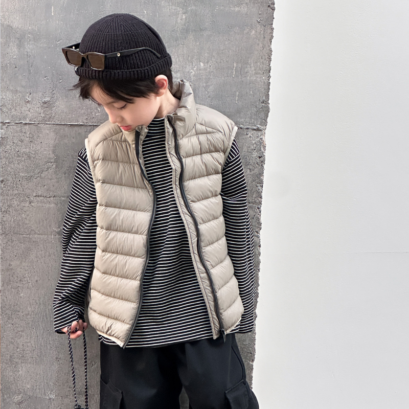 Gyerekek pufos mellény, kacsa tollal töltött, 81-85%, külső nylon anyag, ujj nélküli, cipzárral, koreai stílus