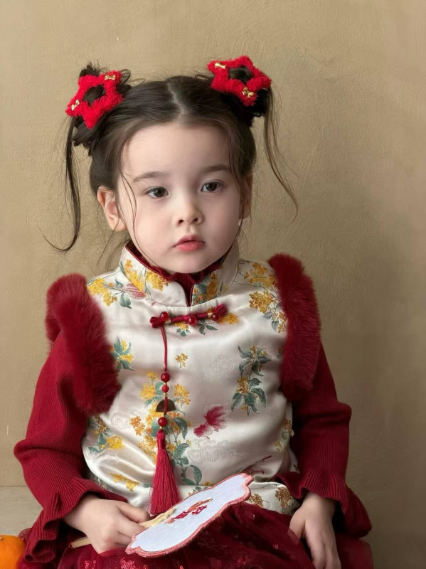 Mergaičių žiemos liemenė su gėlės raštu, poliesterio mišinio audinys