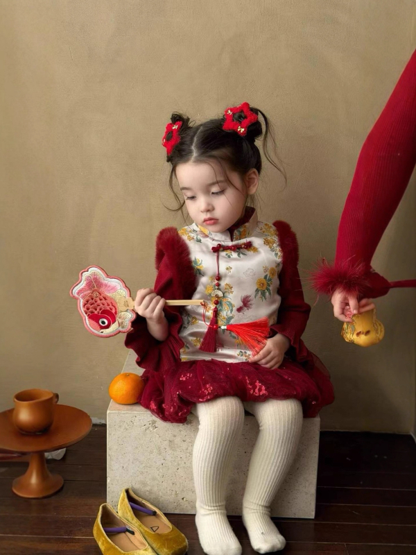 Mergaičių žiemos liemenė su gėlės raštu, poliesterio mišinio audinys