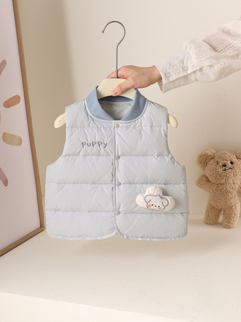 Gyerekek téli pehely mellény, ujj nélküli, rövid fazon, fehér kacsapuhával töltve, 86–90% puf, külső anyag 100% poliészter