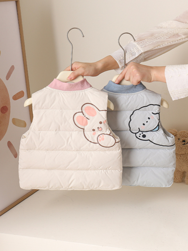 Gyerekek téli pehely mellény, ujj nélküli, rövid fazon, fehér kacsapuhával töltve, 86–90% puf, külső anyag 100% poliészter