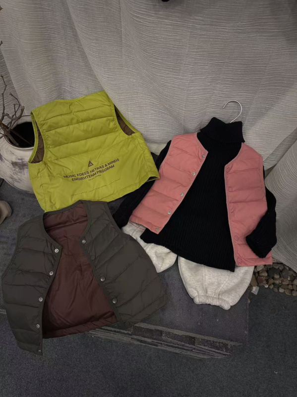 Gyerekeknek készült tollal töltött mellény, fehér kacsa tollal, külső nylon, bélés poliészter, ujjak nélkül, 3–8 éveseknek