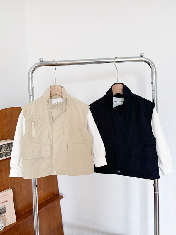 Dječji prsluk, Korejski stil s visokim ovratnikom, vanjski materijal Nylon/Polyamide, podstava Polyester, zatvaranje zipom, unisex, proljeće–jesen