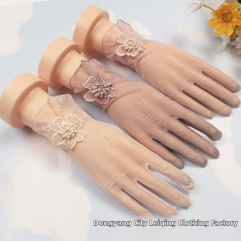 Naiste UV-kaitse kindad, puuvill-poliesteri kangas, peamine koostis: polüester, sisaldus 31–50%, suvi 2022