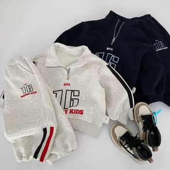 Set din două piese pentru copii din fleece, model litere, bumbac 61,8%, mâneci lungi, fără glugă