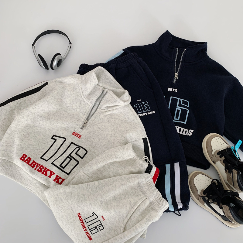 Set din două piese pentru copii din fleece, model litere, bumbac 61,8%, mâneci lungi, fără glugă