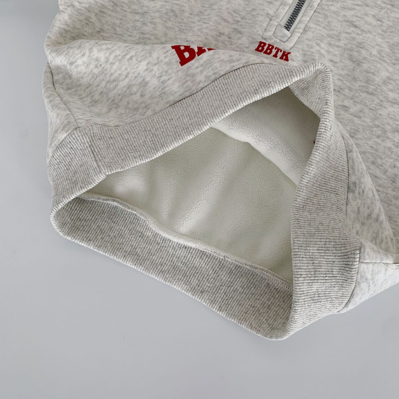 Set din două piese pentru copii din fleece, model litere, bumbac 61,8%, mâneci lungi, fără glugă