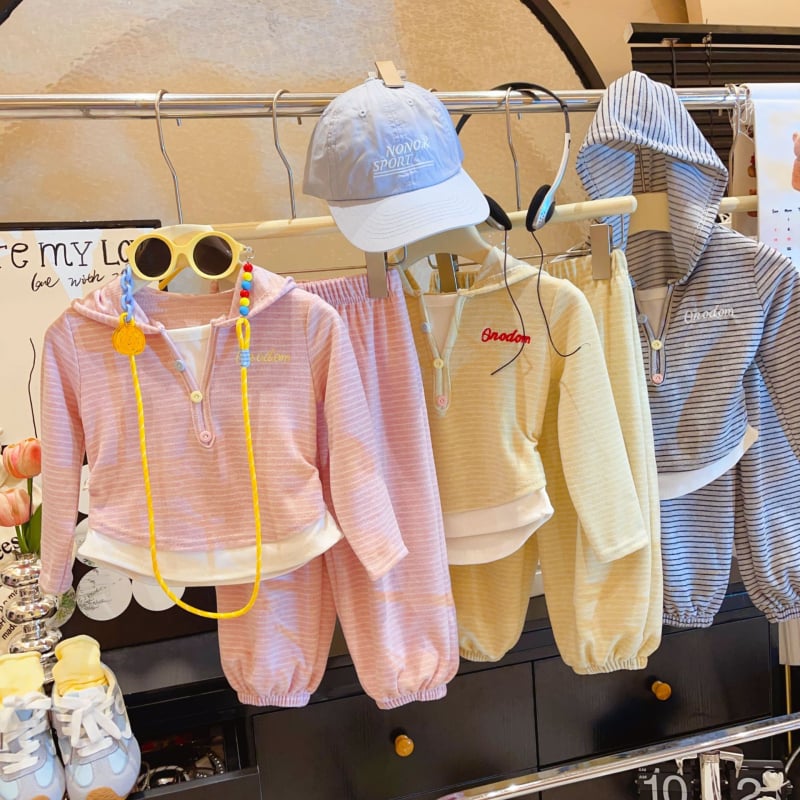 Dvodijelni dječji komplet s kapuljačom – Korejski stil, prugasti Rice Velvet materijal, dugi rukav gornjeg dijela i hlače