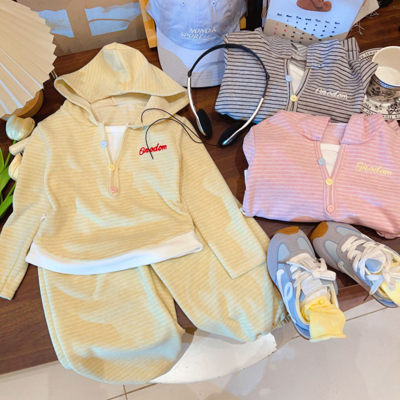 Dvodijelni dječji komplet s kapuljačom – Korejski stil, prugasti Rice Velvet materijal, dugi rukav gornjeg dijela i hlače
