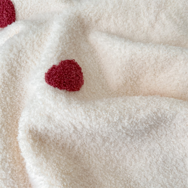 Baba kapucnis palást őszre-télre, vastag poliészter, egysoros záródás, karikatúra mintázat