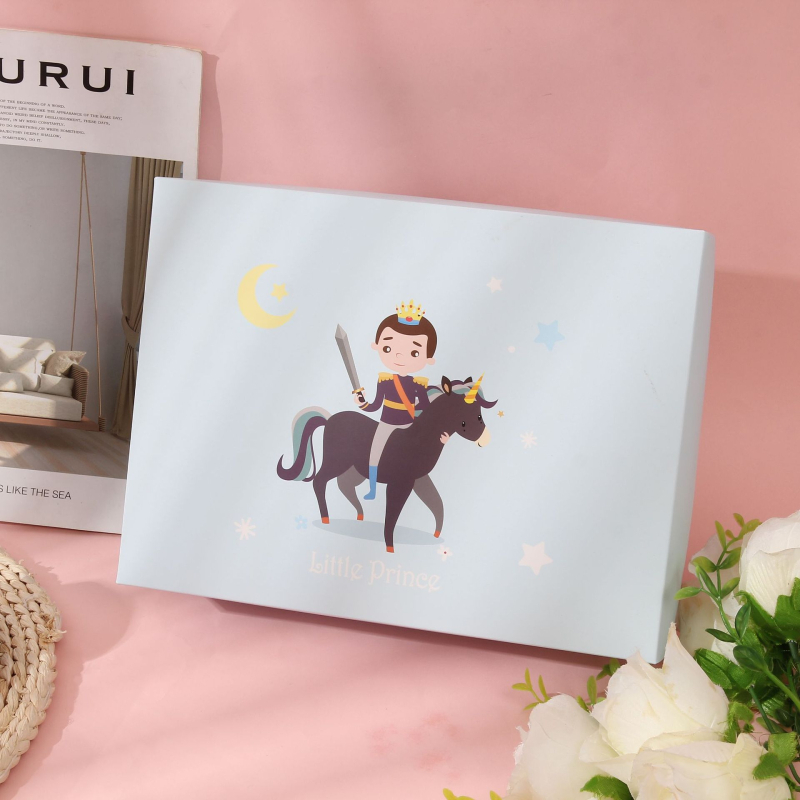 Vaikų dešimties gimtadienio dovanos dėžutė • animacinio stiliaus • popierius • spauda • logotipas atspausdintas