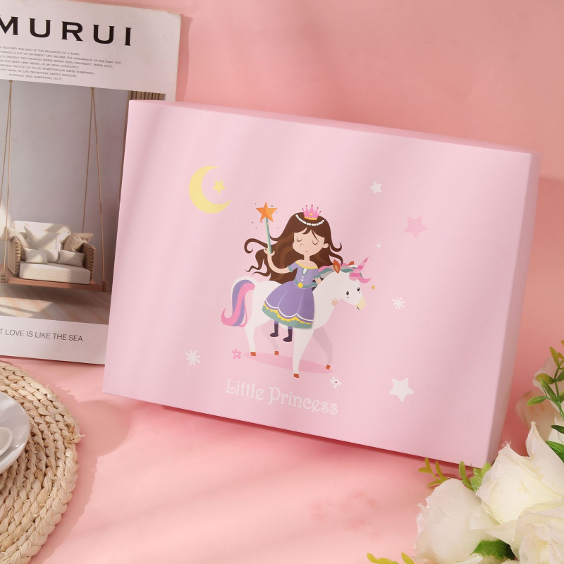 Vaikų dešimties gimtadienio dovanos dėžutė • animacinio stiliaus • popierius • spauda • logotipas atspausdintas