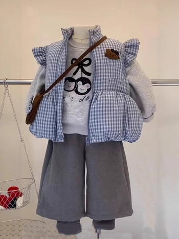 Set pentru copii, trei piese, carouri, iarnă — țesătură din bumbac amestec, grosime plăcută — top cu mâneci lungi, vestă și pantaloni lungi