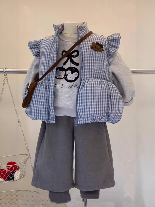 Set pentru copii, trei piese, carouri, iarnă — țesătură din bumbac amestec, grosime plăcută — top cu mâneci lungi, vestă și pantaloni lungi