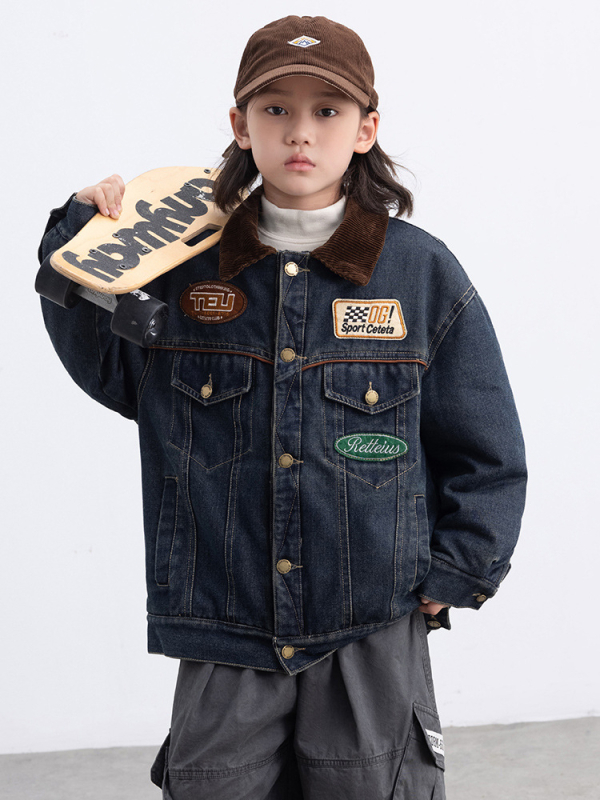 Berniukų džinsinis švarkas rudens–žiemos 2025, storas medvilninis pildymas, kasdienis stilius, užsegimas vienu sagos